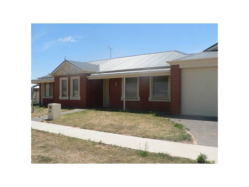 8 Balmoral Place, Mildura VIC 3500