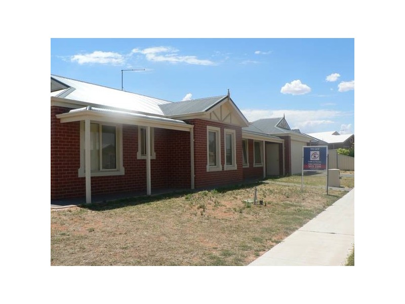 8 Balmoral Place, Mildura VIC 3500