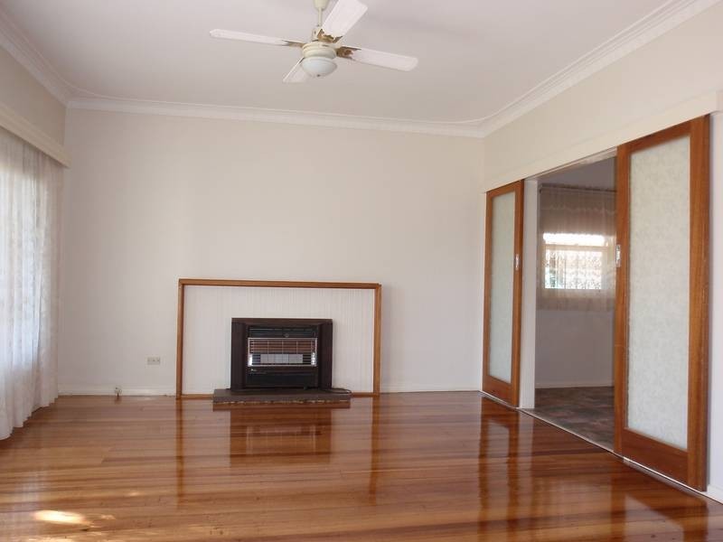 8 Barry Avenue, Mildura VIC 3500