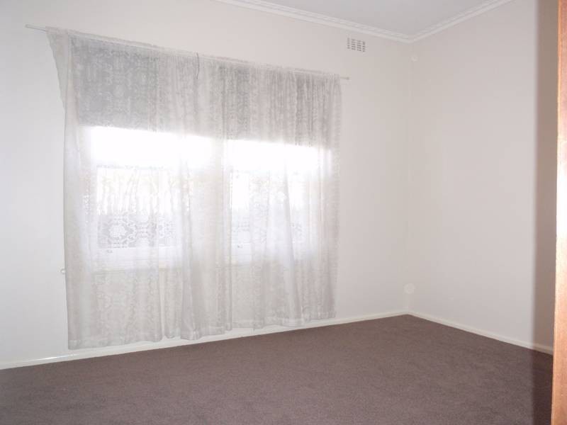 8 Barry Avenue, Mildura VIC 3500