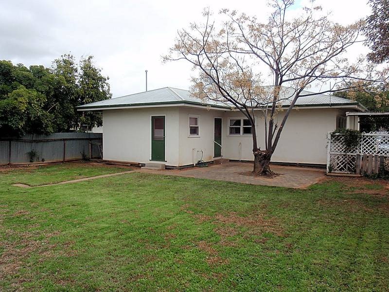 8 Barry Avenue, Mildura VIC 3500