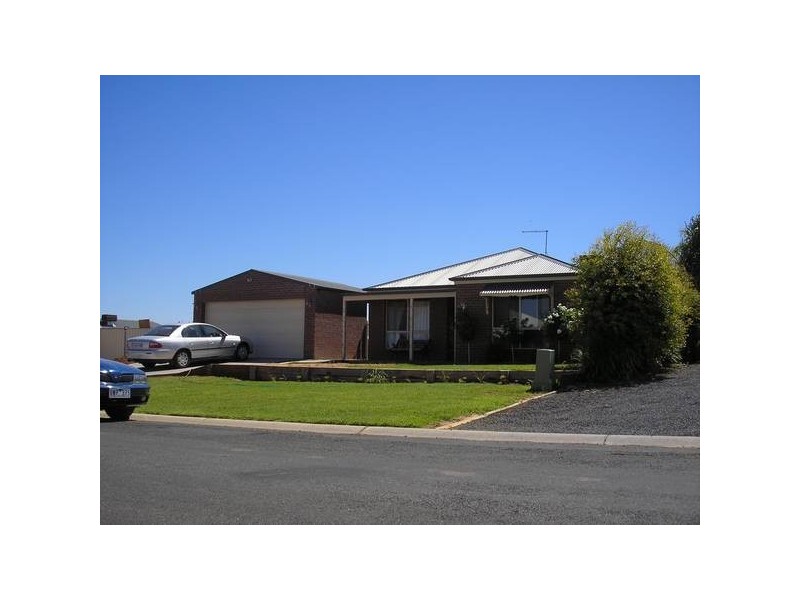 8 Fiona Drive, Gol Gol NSW 2738