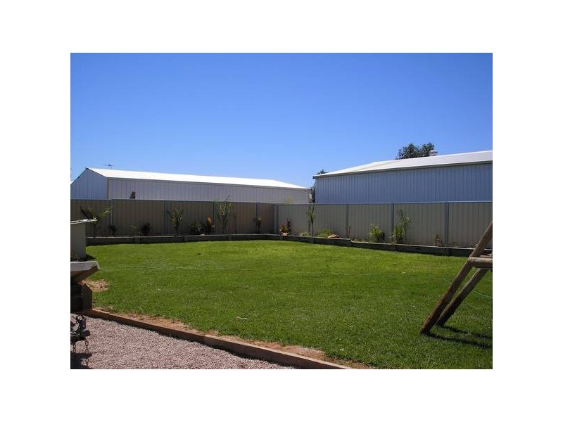 8 Fiona Drive, Gol Gol NSW 2738