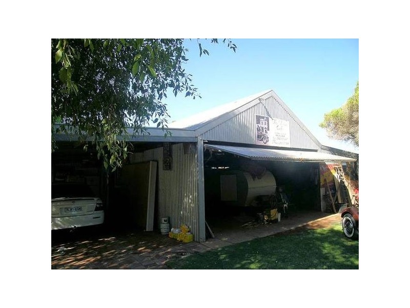 9 Rodwells Road, Birdwoodton VIC 3505