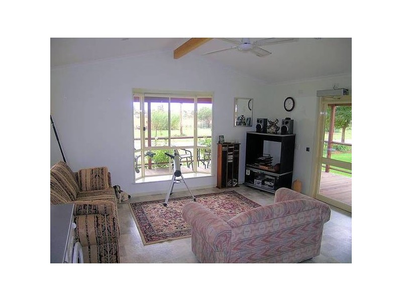 17 Sandy Avenue, Cardross VIC 3496