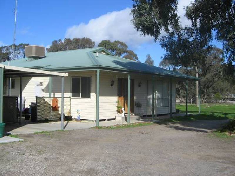 4 Smith Street, Warracknabeal VIC 3393