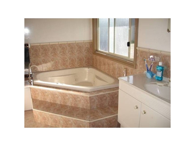 4 Smith Street, Warracknabeal VIC 3393