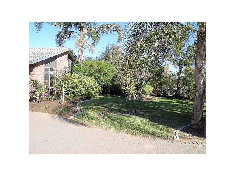 Coonawarra Close, Mildura VIC 3500