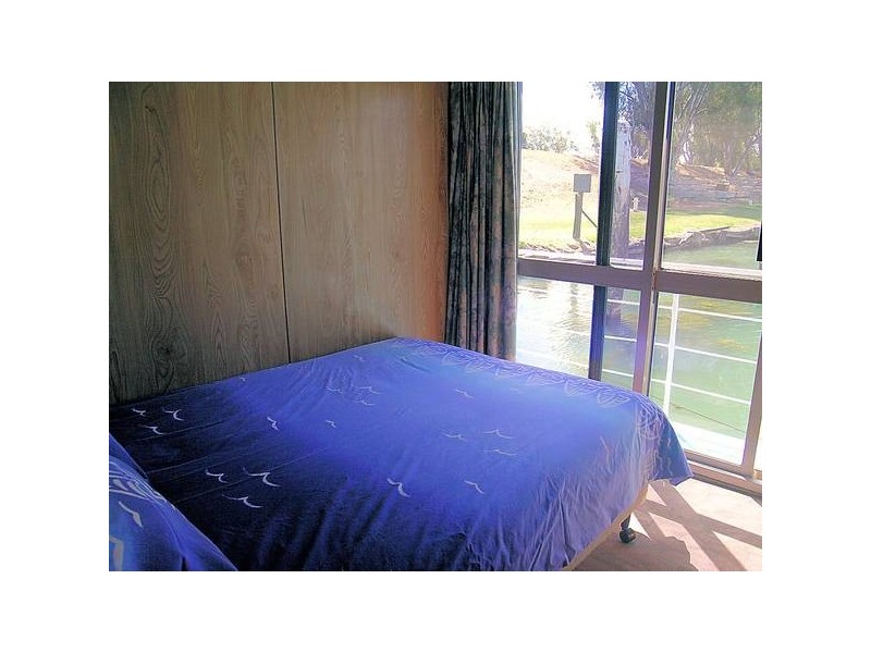 00 Wayfarer Housboat, Wentworth NSW 2648