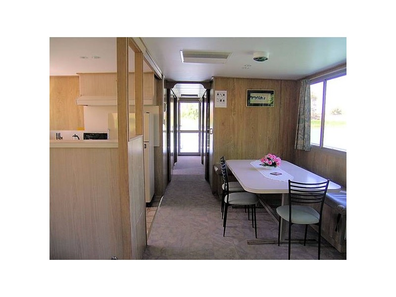 00 Wayfarer Housboat, Wentworth NSW 2648