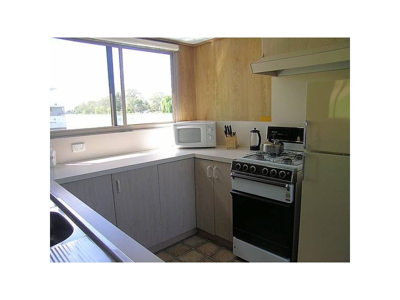 00 Wayfarer Housboat, Wentworth NSW 2648