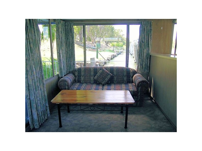 00 Wayfarer Housboat, Wentworth NSW 2648