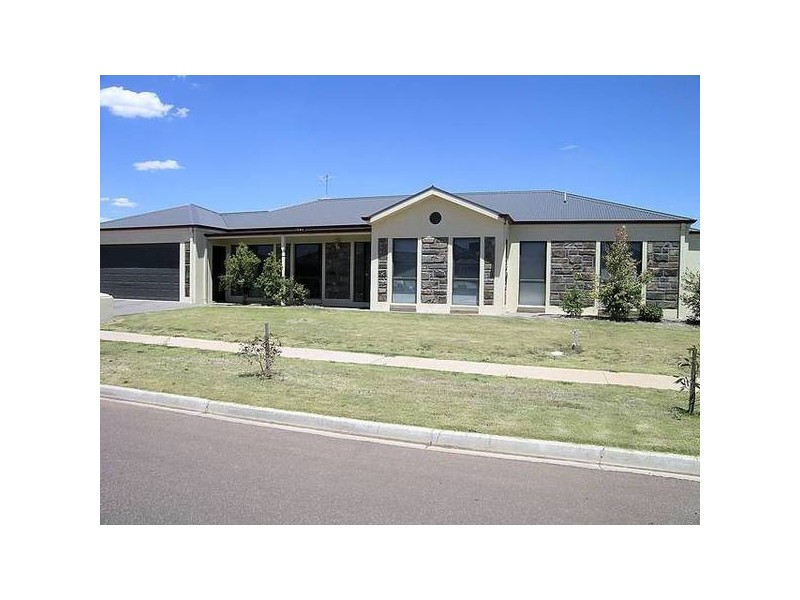 8 Bristol Way, Mildura VIC 3500