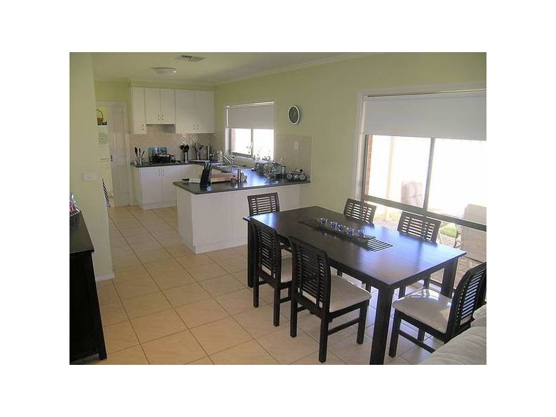 8 Bristol Way, Mildura VIC 3500