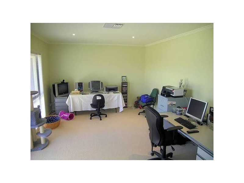 8 Bristol Way, Mildura VIC 3500