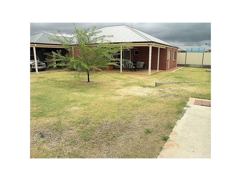 3 Lauren Close, Gol Gol NSW 2738