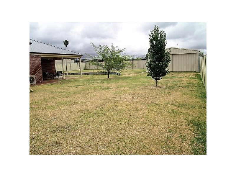 3 Lauren Close, Gol Gol NSW 2738