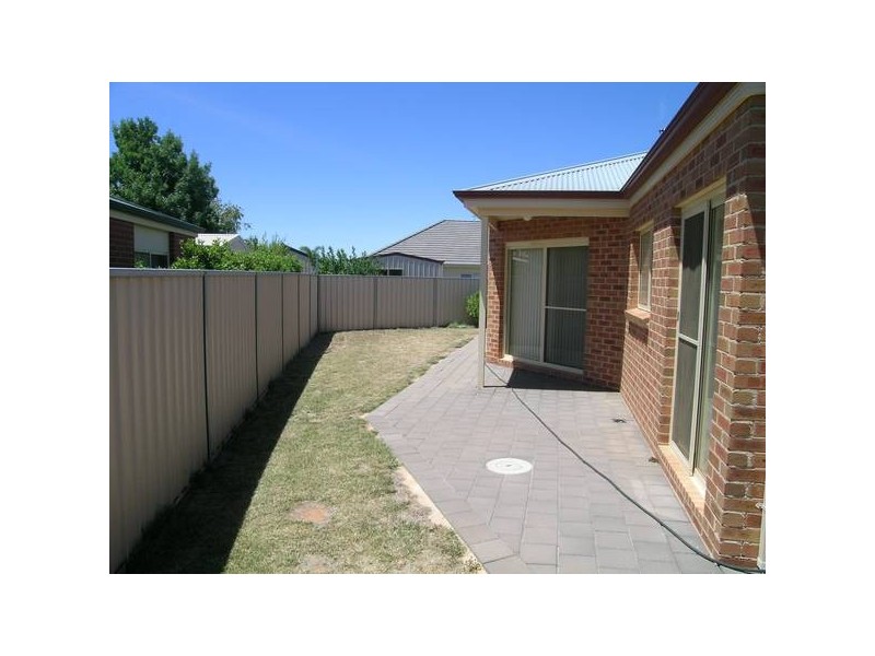 2/13 Crockett Court, Mildura VIC 3500