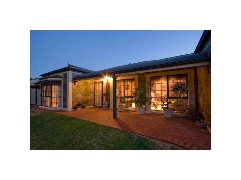 137 Sturt Highway, Gol Gol NSW 2738