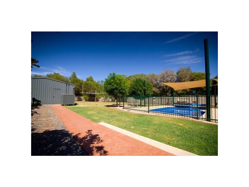 137 Sturt Highway, Gol Gol NSW 2738
