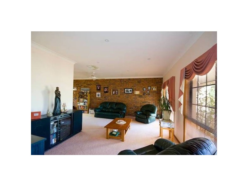 137 Sturt Highway, Gol Gol NSW 2738