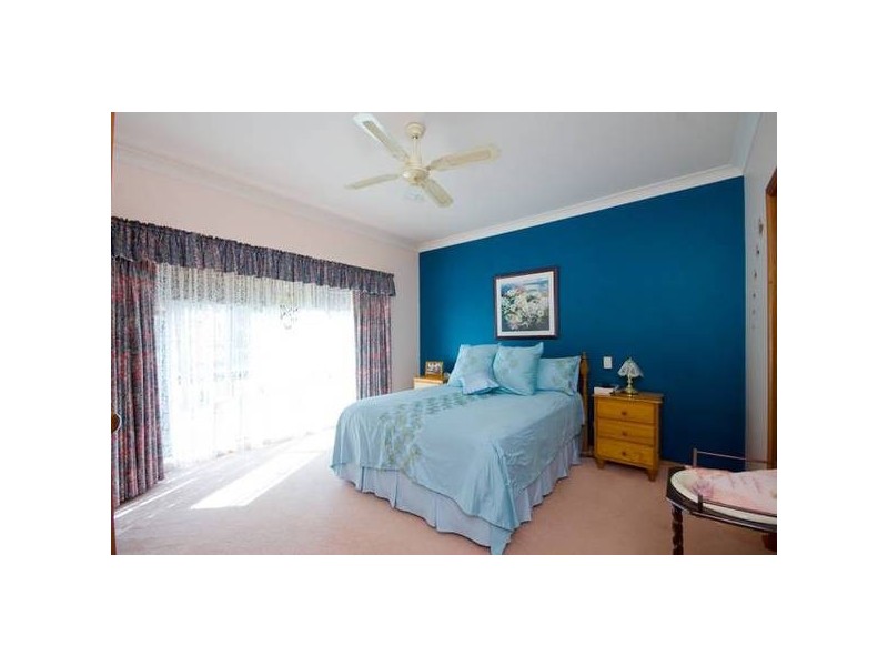 137 Sturt Highway, Gol Gol NSW 2738