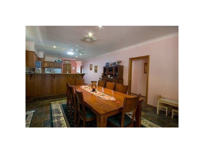 137 Sturt Highway, Gol Gol NSW 2738
