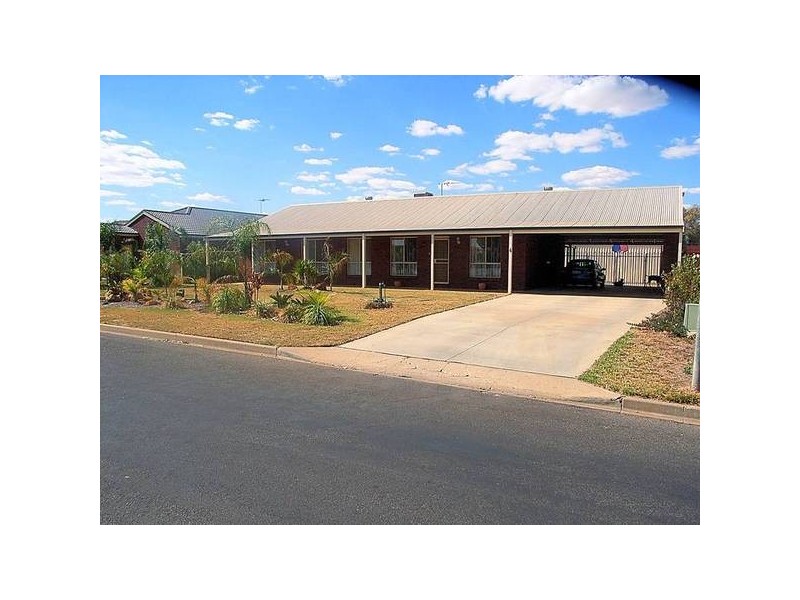 4 Crane Drive, Buronga NSW 2739