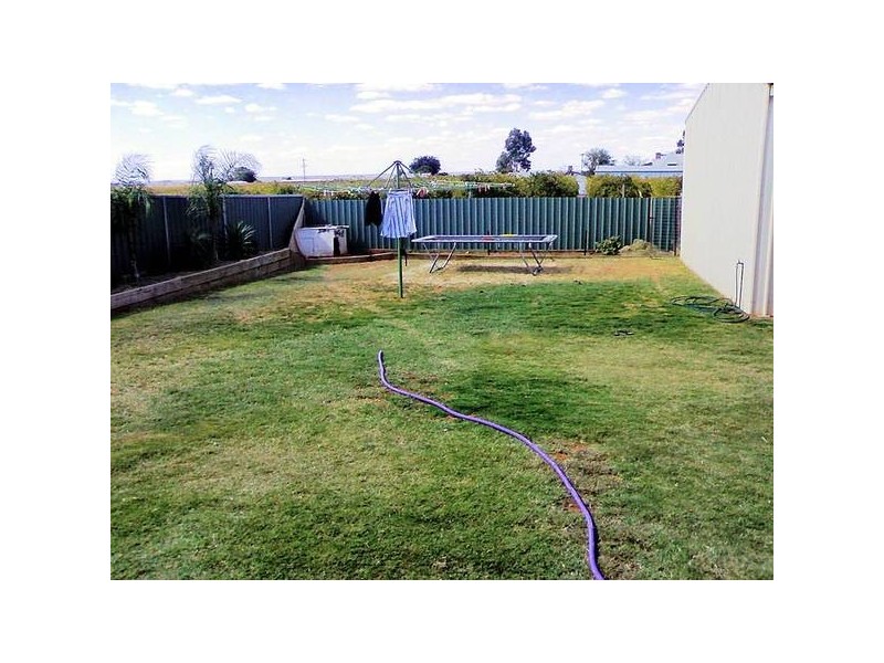 4 Crane Drive, Buronga NSW 2739