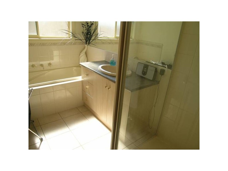 8 Balmoral Place, Mildura VIC 3500