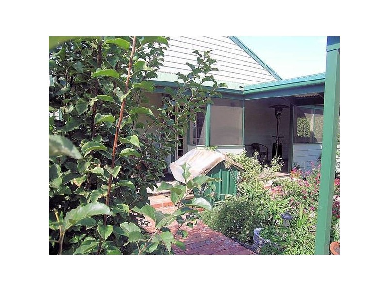 1 Koorlong Avenue, Nichols Point VIC 3501