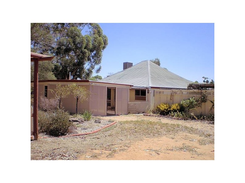 2 Hunt Drive, Robinvale VIC 3549