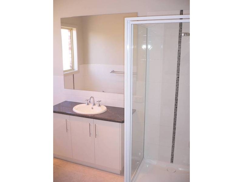 2/24 Canterbury Drive, Mildura VIC 3500