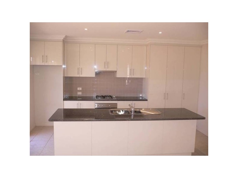 2/24 Canterbury Drive, Mildura VIC 3500