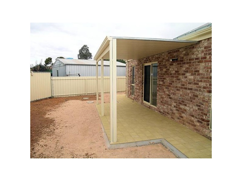 2/24 Canterbury Drive, Mildura VIC 3500