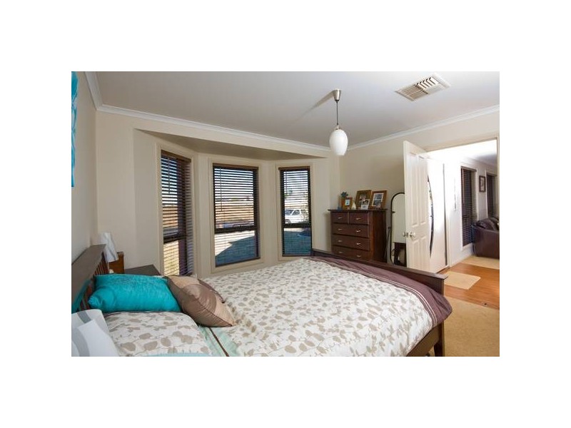 32 Midway Drive, Gol Gol NSW 2738