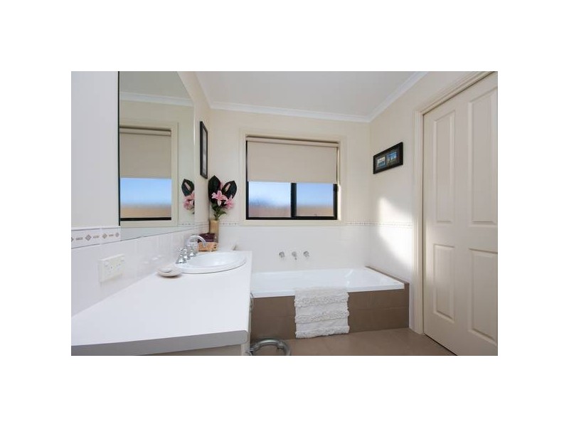 32 Midway Drive, Gol Gol NSW 2738