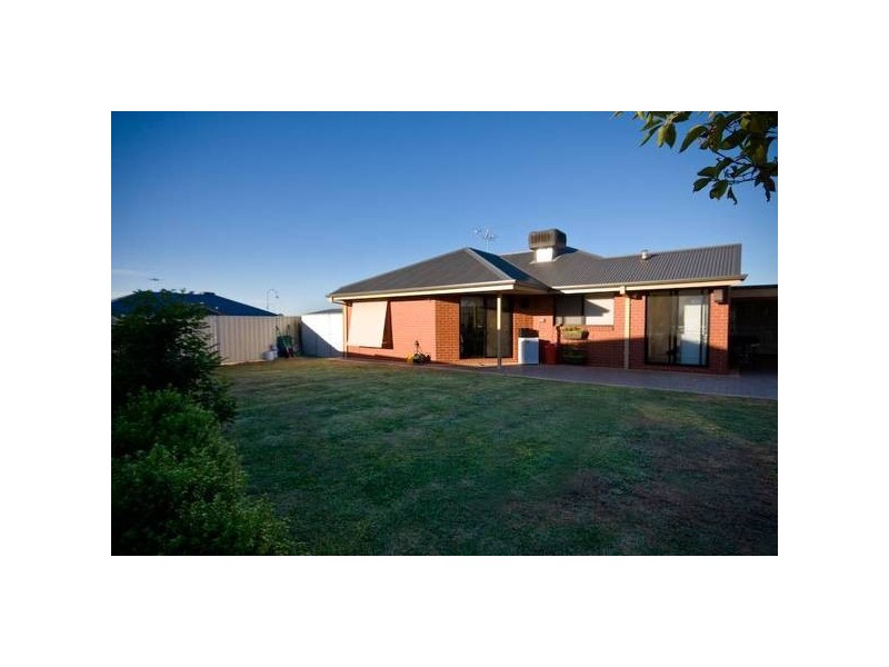 32 Midway Drive, Gol Gol NSW 2738