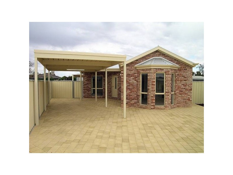 2/24 Canterbury Drive, Mildura VIC 3500