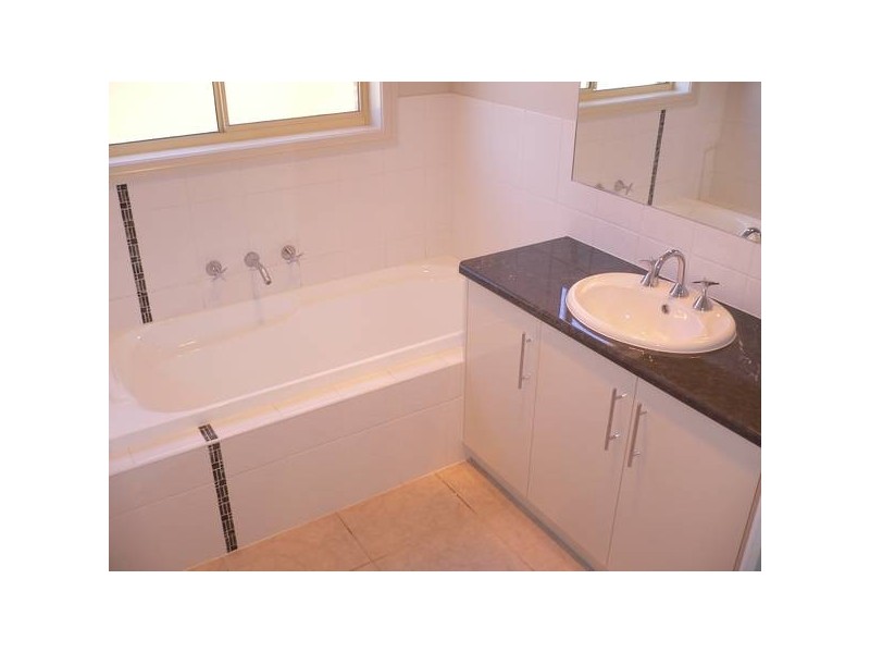 2/24 Canterbury Drive, Mildura VIC 3500