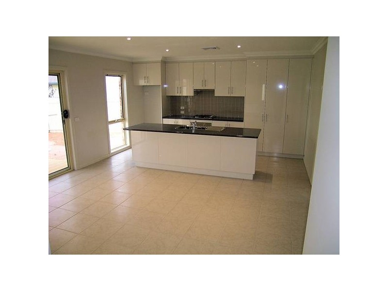 2/24 Canterbury Drive, Mildura VIC 3500