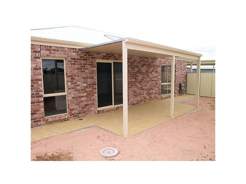 2/24 Canterbury Drive, Mildura VIC 3500
