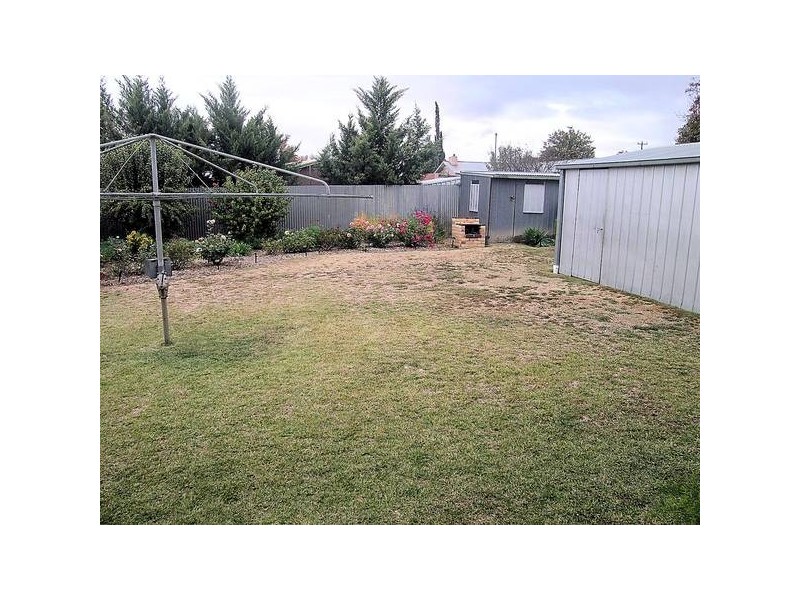 4 Hazel Avenue, Mildura VIC 3500