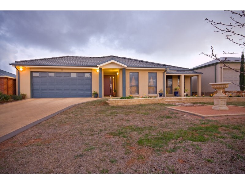 30 Summer Drive, Buronga NSW 2739