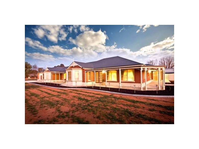 710 Cureton Avenue, Nichols Point VIC 3501