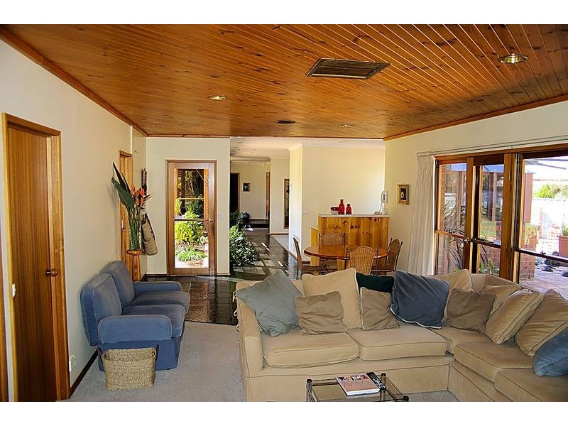 10 Tireel Drive, Nichols Point VIC 3501