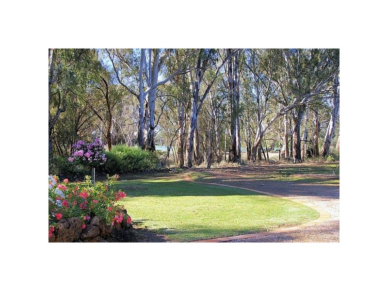 2 Hoyles Road, Yelta VIC 3505