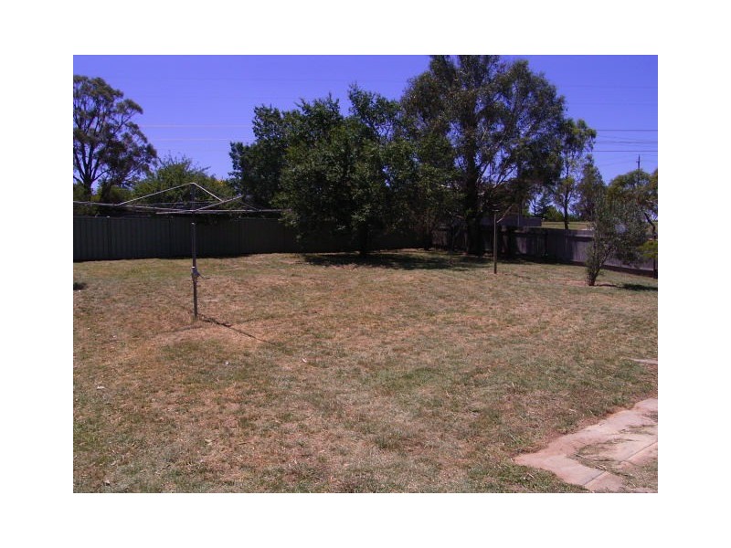 13 Neville Street, Latham ACT 2615