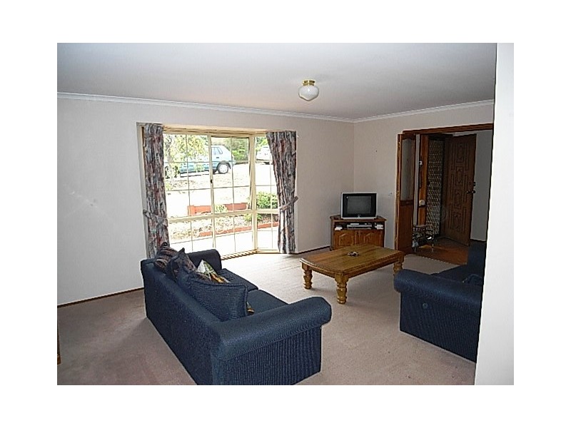 11 Johnstone Circuit, Calwell ACT 2905