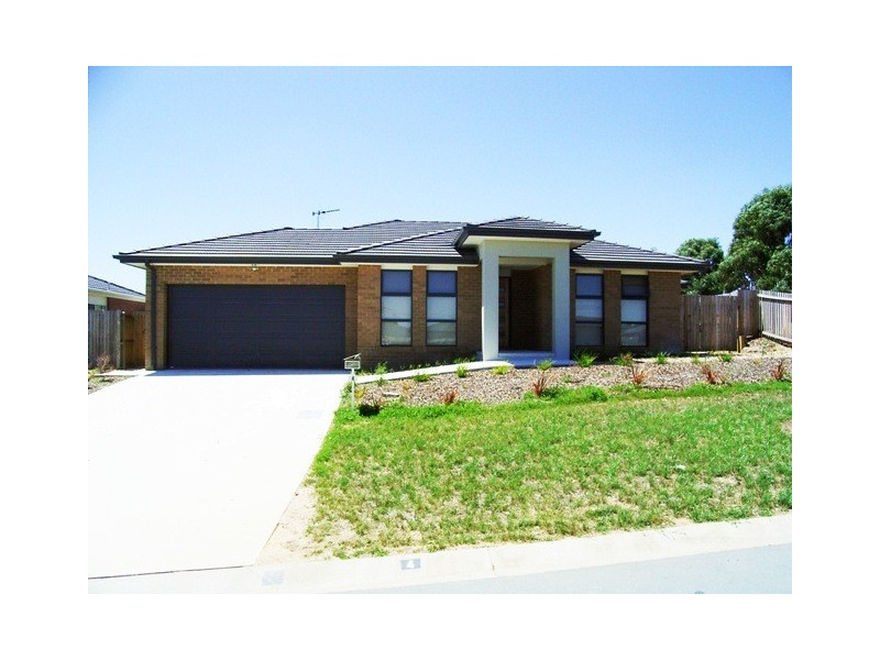4 Keaney Street, Macgregor ACT 2615